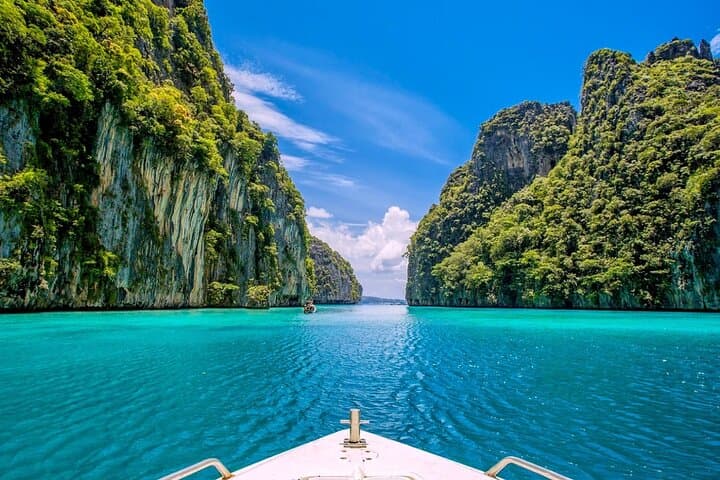 Phi Phi Speedboat Day Tour: Maya Bay, Pileh Lagoon & Bamboo Beach