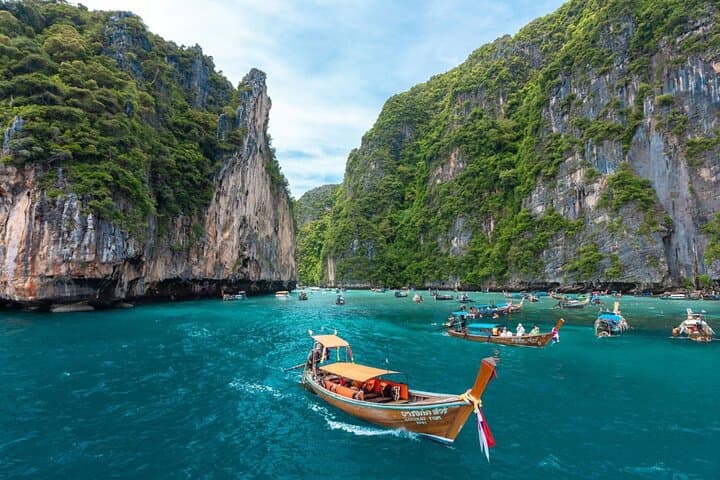 Phi Phi Speedboat Day Tour: Maya Bay, Pileh Lagoon & Bamboo Beach photo 3