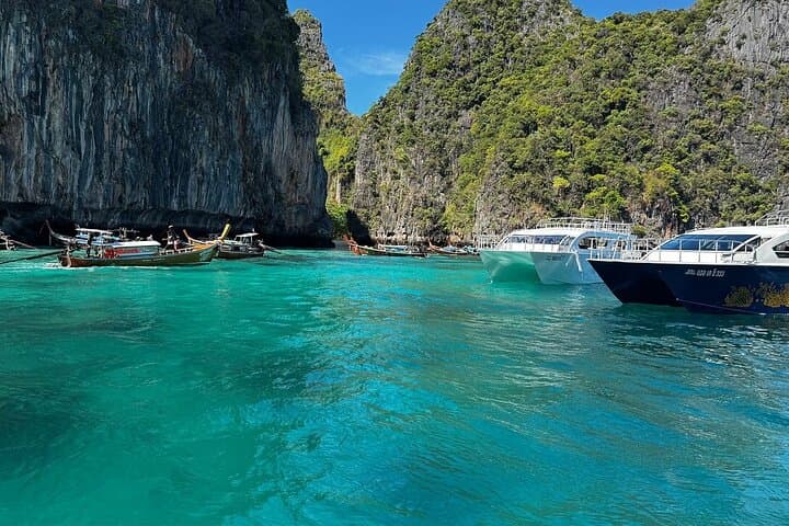 Phi Phi Speedboat Day Tour: Maya Bay, Pileh Lagoon & Bamboo Beach photo 4