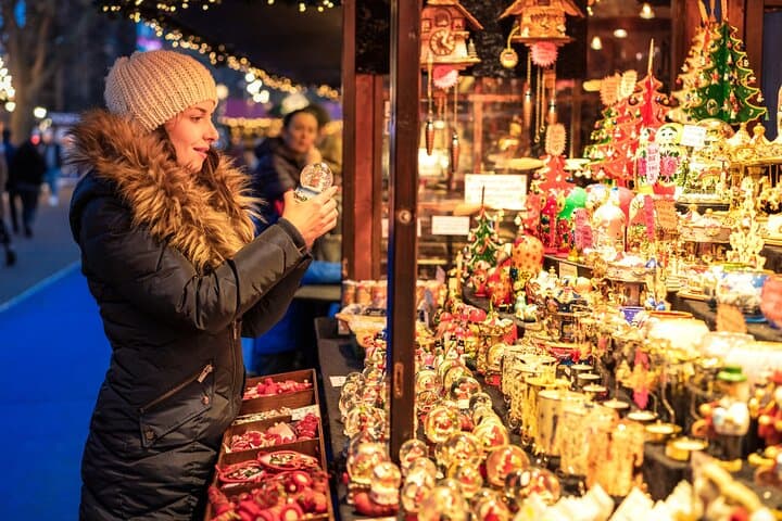 Private Edinburgh Christmas Lights Walking Tour: Old Town Festive Highlights photo 6