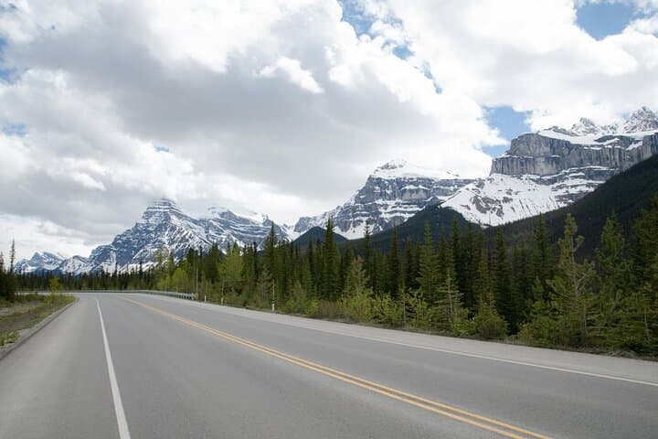 Banff, Lake Louise & Icefields Parkway Private Tour: Full-Day Sightseeing photo 3