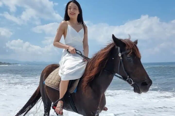 Bali Horse Riding and Kanto Lampo Waterfall Tour — Saba Beach Sunrise Ride