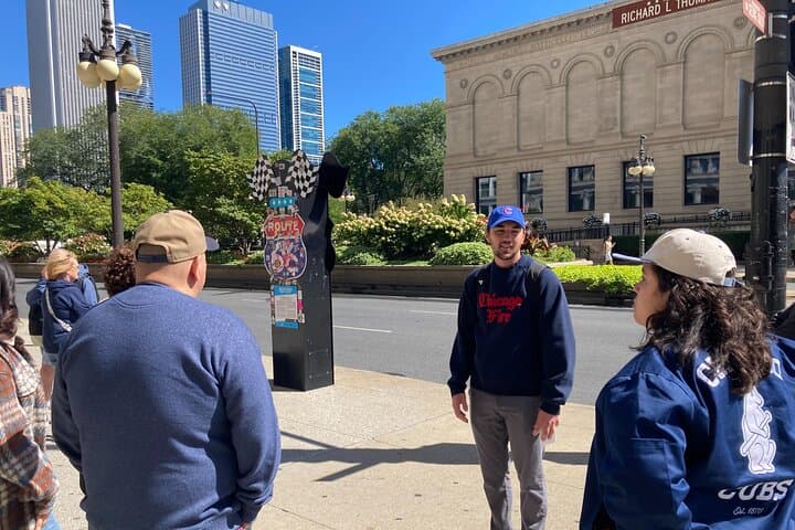 Chicago Loop Walking Tour: Private 2-Hour Architecture Walk to Millennium Park photo 3