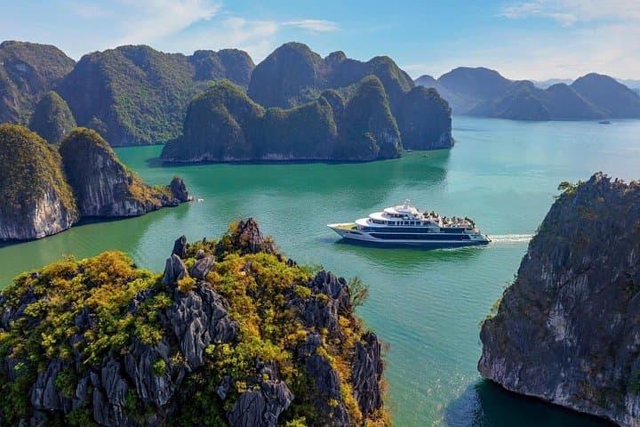 Sea Octopus Day Cruise: Ha Long Bay, Ti Top & Sung Sot Cave — Full-Day Experience photo 4