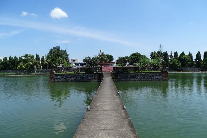 Lingsar River Rafting & Pura Mayura: Full-Day Lombok Adventure photo 4