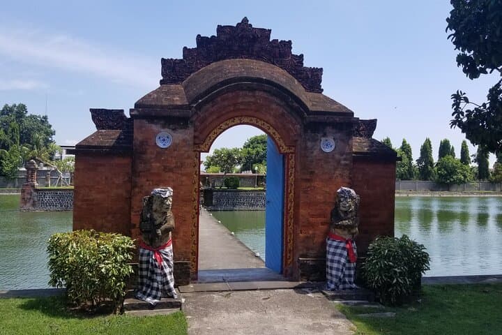 Lingsar River Rafting & Pura Mayura: Full-Day Lombok Adventure photo 2