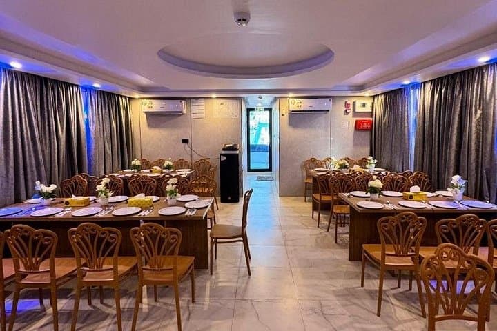 Dubai Marina Dinner Cruise: 2-Hour Yacht Experience with Live Tanoura Show photo 3