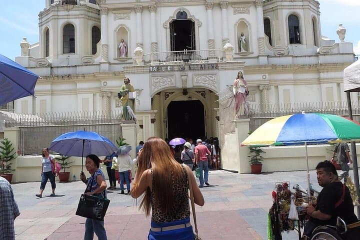 Ultimate Manila Discovery: Quiapo Church Private Car Tour & Food Crawl photo 3