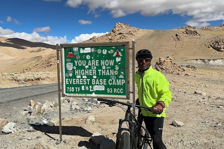 Conquer Umling La: 10-Day High-Altitude Cycling Expedition in Ladakh photo 2