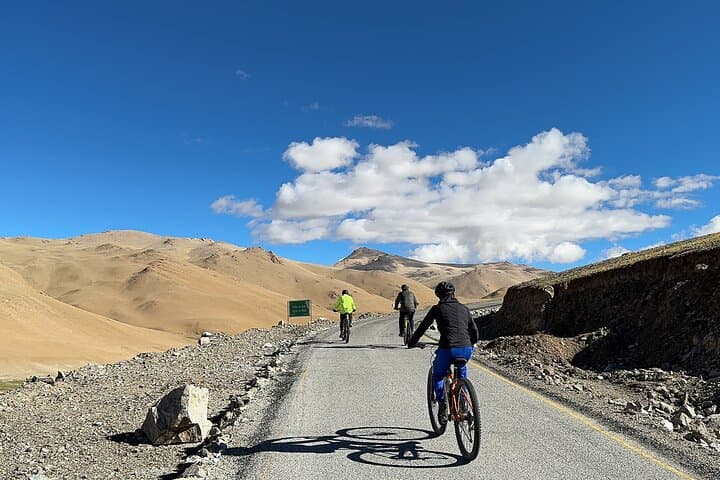 Conquer Umling La: 10-Day High-Altitude Cycling Expedition in Ladakh photo 3