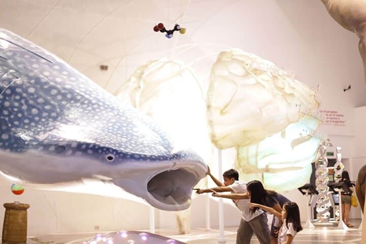 Manila Urban Charms: BGC Murals, Mind Museum & Gondola Ride at Venice Grand Canal