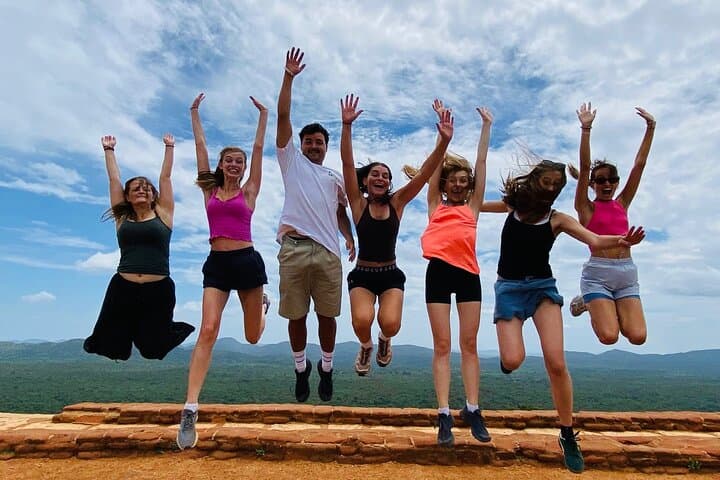 Five-Day Private Circuit: Culture, Safari and Beaches Across Sri Lanka