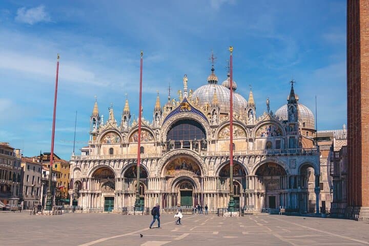 Venice in a Day: St. Mark's, Doge's Palace, Murano and Burano with Gondola Ride photo 2