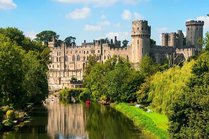Cotswolds to Warwick Castle and Stratford Day Trip from London photo 5