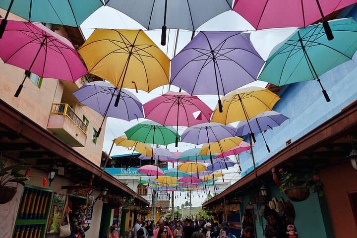 Full-Day Guatapé Escape: El Peñol, Colorful Zócalos & Majestic Yacht Cruise photo 5