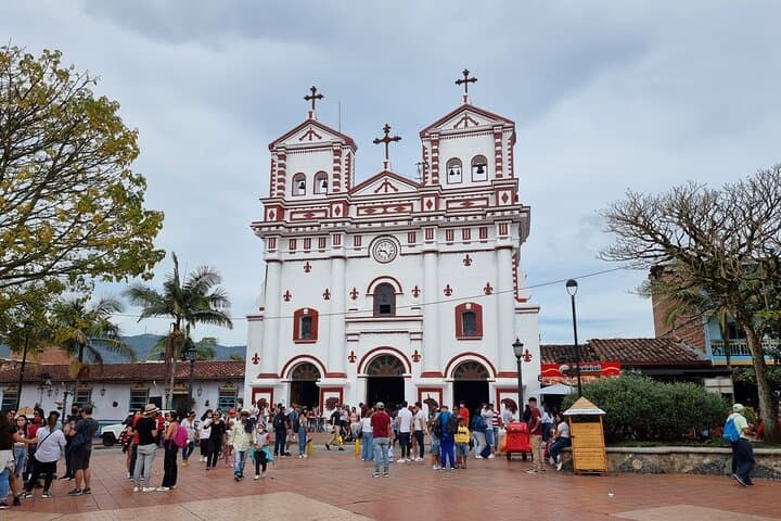 Full-Day Guatapé Escape: El Peñol, Colorful Zócalos & Majestic Yacht Cruise photo 6