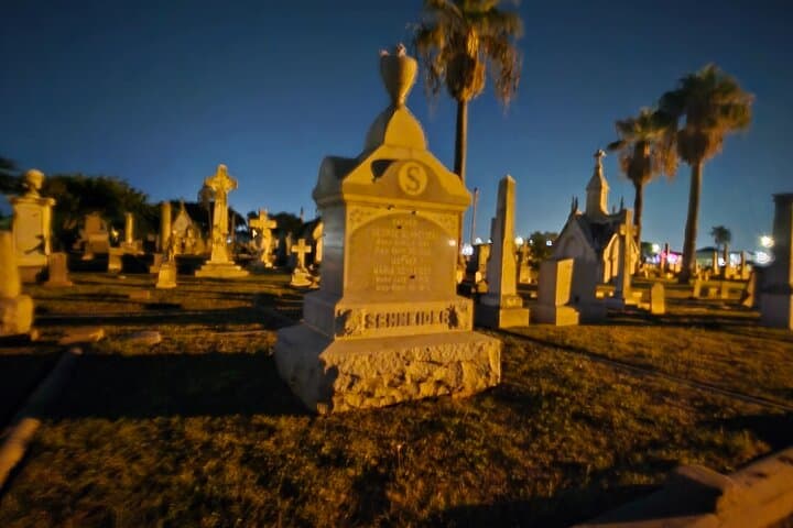 Spooky Galveston Secret Society Cemetery Tour: Historic Graves & Ghost Stories photo 6