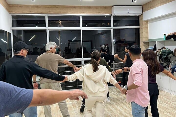 Salsa & Bachata Night: Learn to Dance with Live Concerts in Lima photo 4