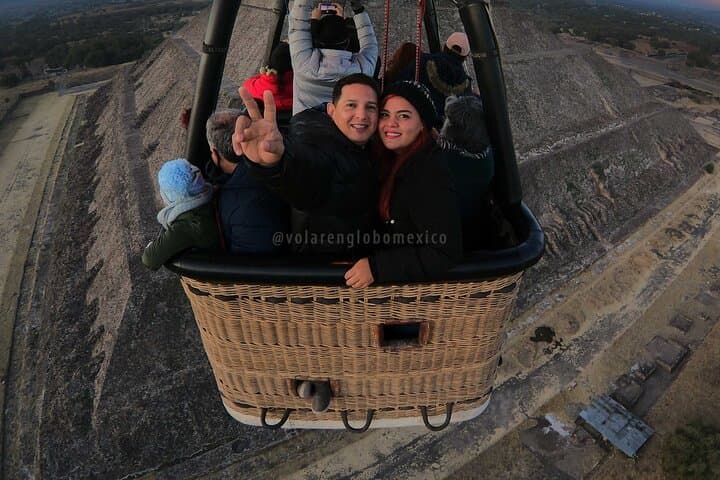 Dawn Balloon Over Teotihuacan: Flight, Breakfast & Pulque Tasting photo 2