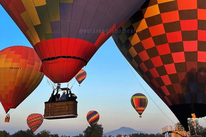 Dawn Balloon Over Teotihuacan: Flight, Breakfast & Pulque Tasting photo 4