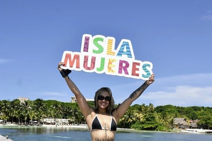 Catamaran Snorkel Cruise to Isla Mujeres from Cancún — Lunch & Open Bar