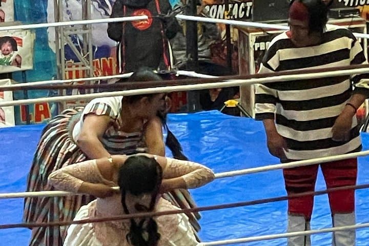 Cholitas Wrestling in La Paz — High-Flying Queens of the Ring photo 2