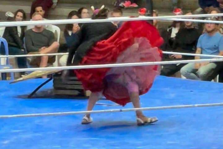 Cholitas Wrestling in La Paz — High-Flying Queens of the Ring photo 3