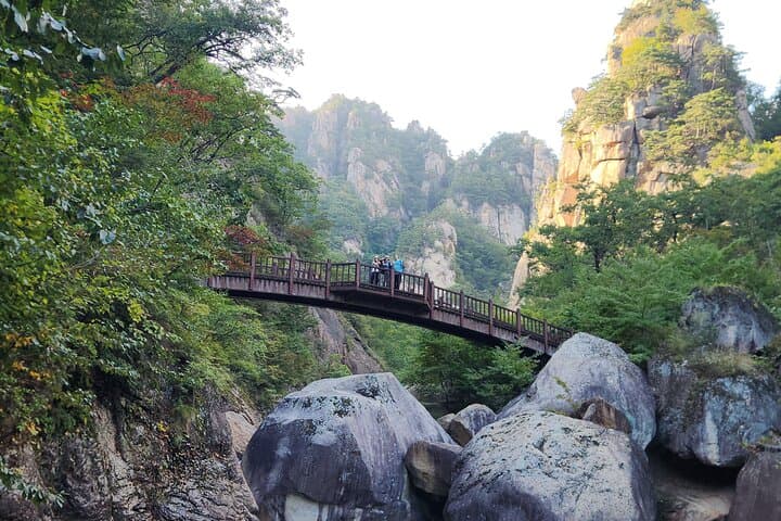 9-Day Korea Mountain Trek: Seoraksan, Odaesan & Bukhansan with Temple Stay photo 5