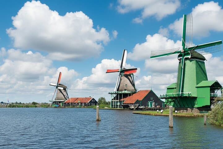 Private Luxury Bus Tour to Zaanse Schans, Edam & Volendam from Amsterdam