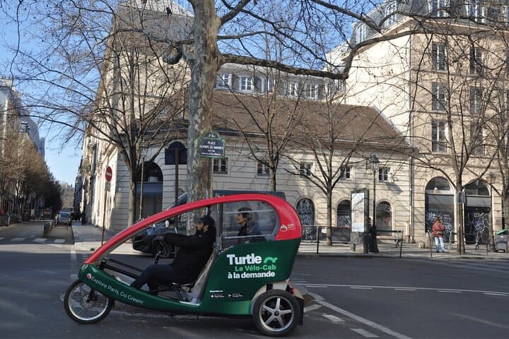 Private Guided Turtle Bike Cab Tour of Paris' Marais photo 2