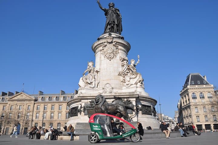 Private Guided Turtle Bike Cab Tour of Paris' Marais photo 5