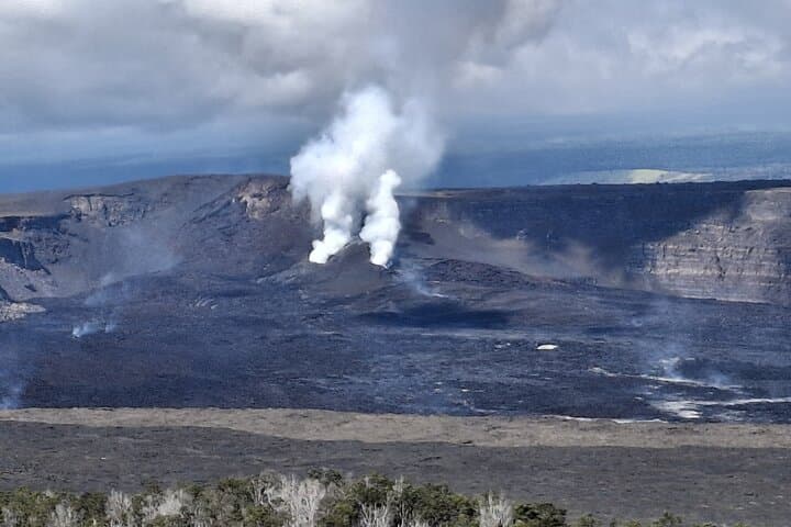 Kaulapele Private Hike Into Kilauea Summit Caldera and Kilauea Iki