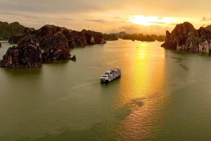 Halong & Lan Ha Bay Bliss Cruise: Sea Coral Overnight Escape photo 4