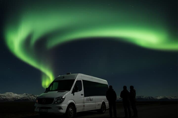 Chase the Aurora: Small-Group Northern Lights Tour from Reykjavík with Photos & Hot Chocolate