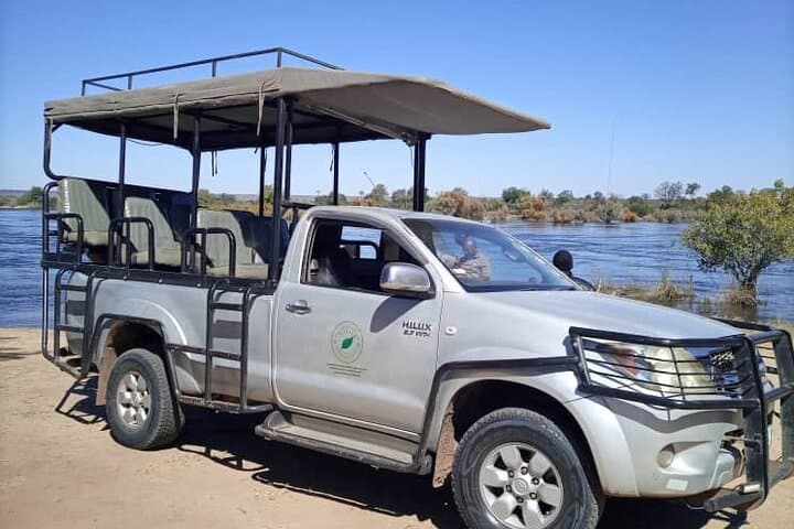 Mosi-Oa-Tunya Game Drive and Rhino Walk — Livingstone Day Safari