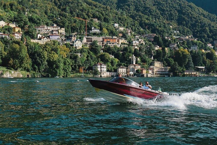 Private Classic Wooden Boat Tour on Lake Como photo 5