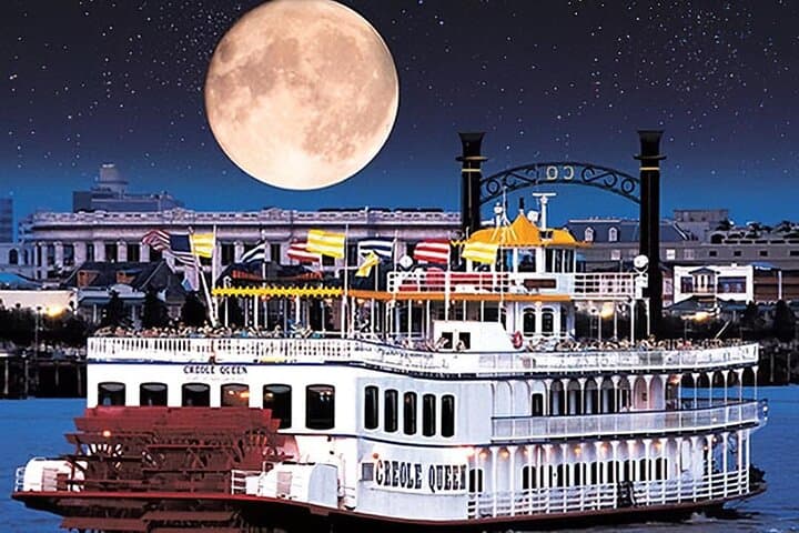 Moonlight Paddle on the Creole Queen: New Orleans Valentine's Dinner Cruise