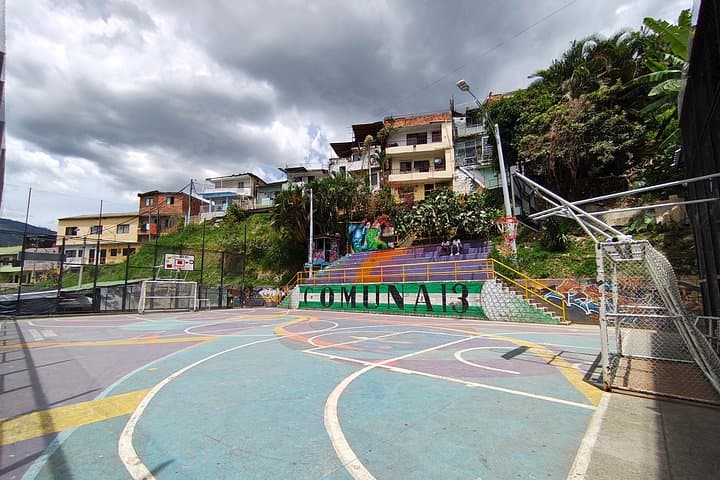 Comuna 13 Graffiti Tour and Metrocable: Medellín's Street-Art Transformation photo 6