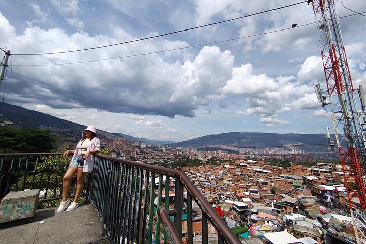 Comuna 13 Graffiti Tour and Metrocable: Medellín's Street-Art Transformation photo 4