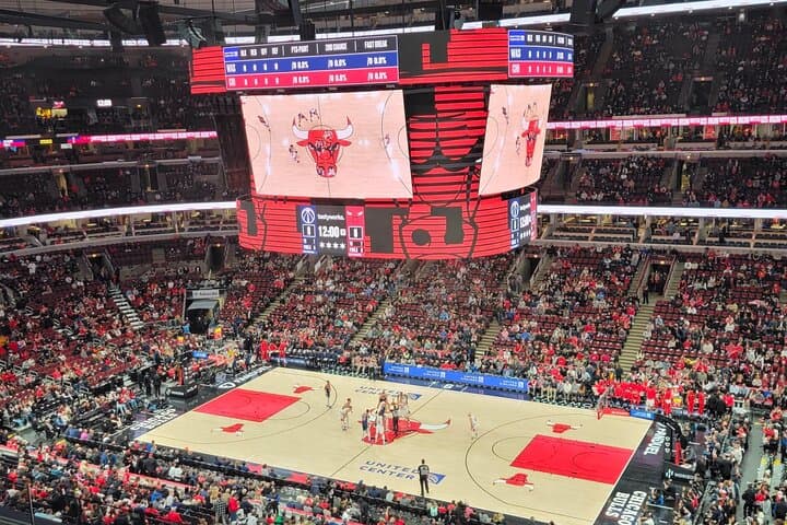Chicago Bulls Game at United Center: Live NBA Experience and Visitor Guide photo 3