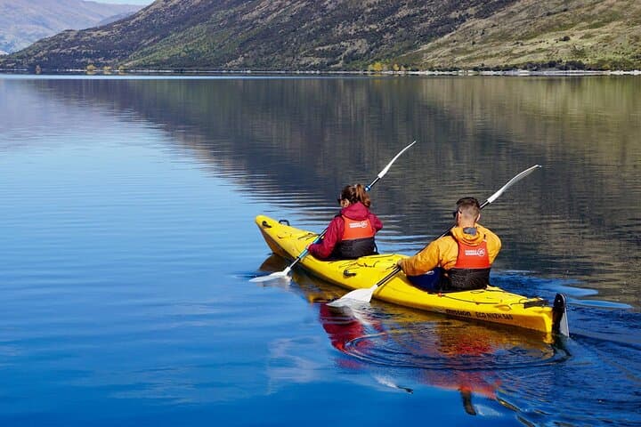 Glide Lake Wanaka: Roy's Bay 7km Guided Kayak Tour photo 2