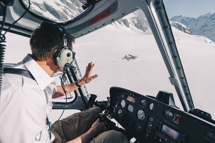 Mount Cook Ski Plane and Helicopter Combo: Glacier Landing Over Tasman Valley photo 4