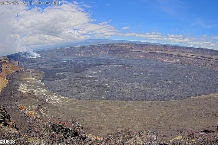 Steaming Sulphur Banks & Kīlauea Crater-Rim Private Hike photo 6