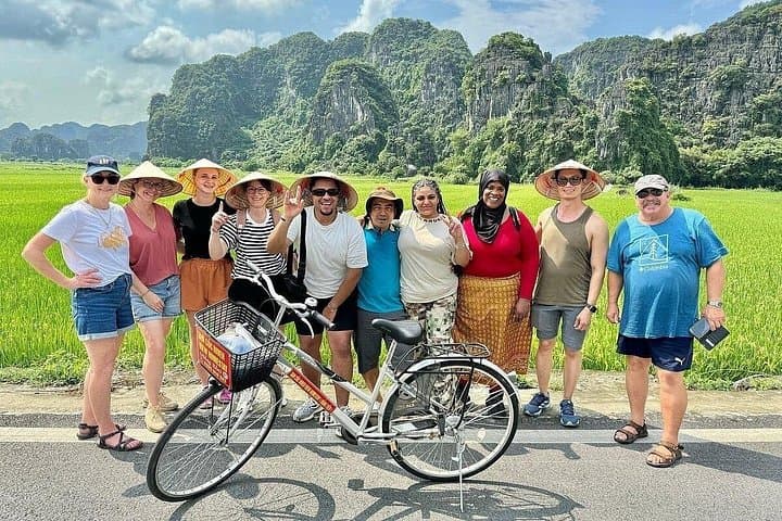 Full-Day Ninh Binh: Hoa Lu, Trang An Boat Trip & Mua Cave Viewpoint photo 4