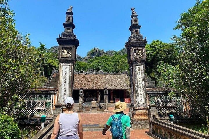 Full-Day Ninh Binh: Hoa Lu, Trang An Boat Trip & Mua Cave Viewpoint photo 5