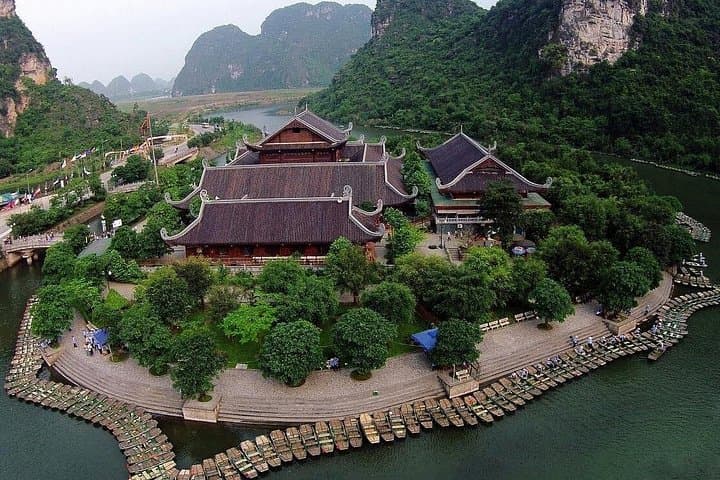 Full-Day Ninh Binh: Hoa Lu, Trang An Boat Trip & Mua Cave Viewpoint photo 6