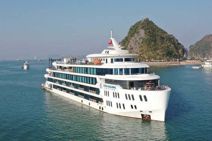 Halong Bay Luxury Day Cruise from Hanoi with Glass-Bottom Pool & Buffet