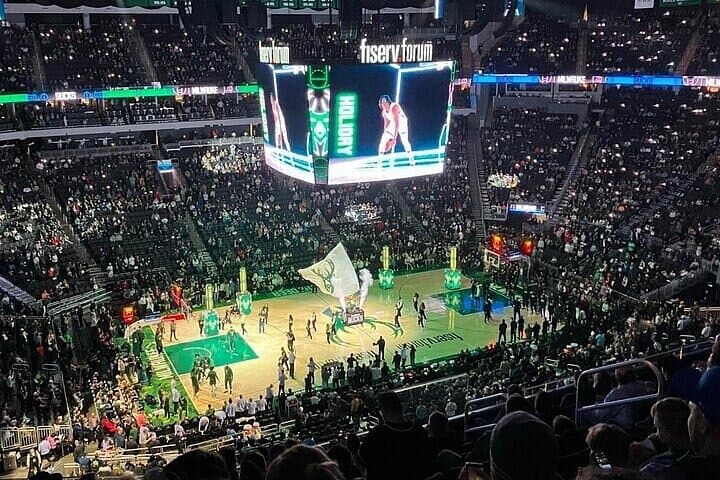 Live Milwaukee Bucks Game at Fiserv Forum — Atmosphere, History & Practical Tips