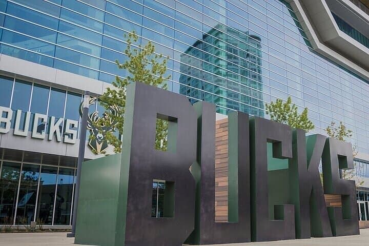 Live Milwaukee Bucks Game at Fiserv Forum — Atmosphere, History & Practical Tips photo 4