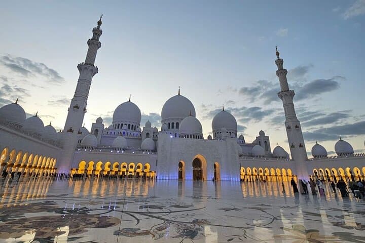 Abu Dhabi Full-Day Sightseeing: Sheikh Zayed, Louvre & Corniche Highlights